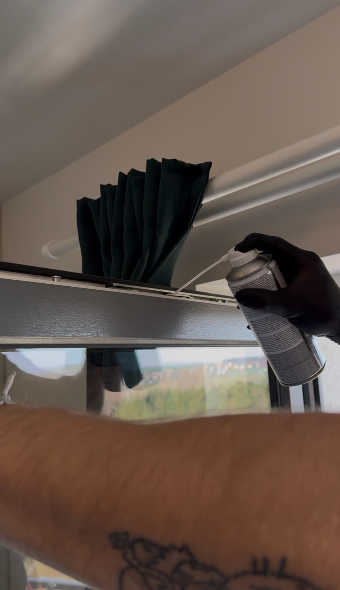 Servis okenního kování