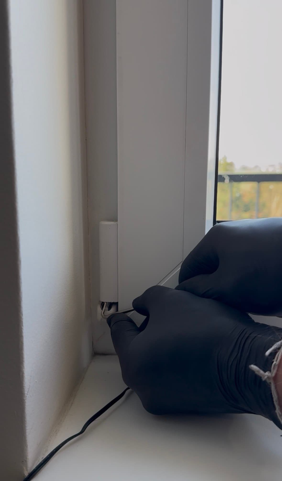 Detail práce na okenním rámu